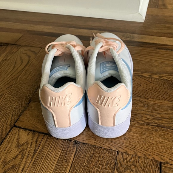 EUC Nike Leather Sneakers - Picture 3 of 9